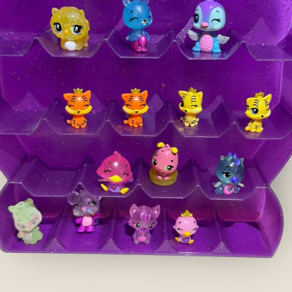 Hatchimals Colleggtibles Purple Glitter Display Case With Mini Figures - Picture 5 of 8